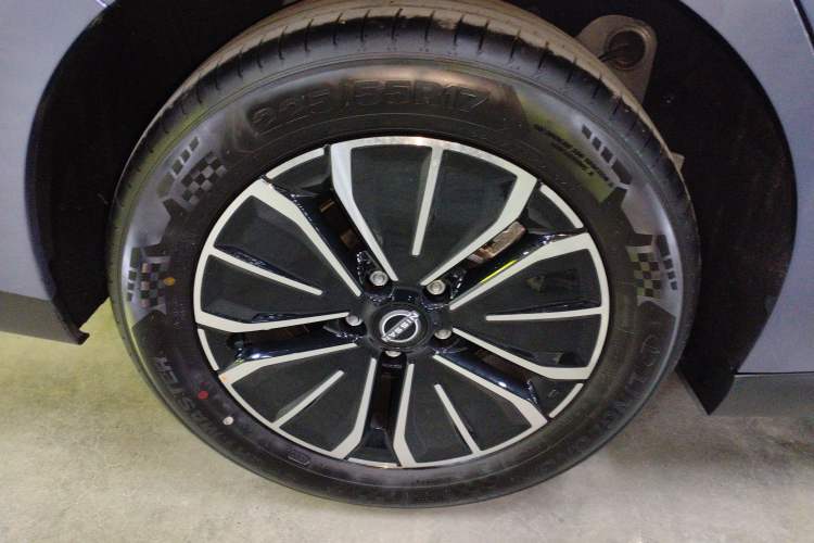 Used Nissan N6 2026 Model 180 Max Exterior 5