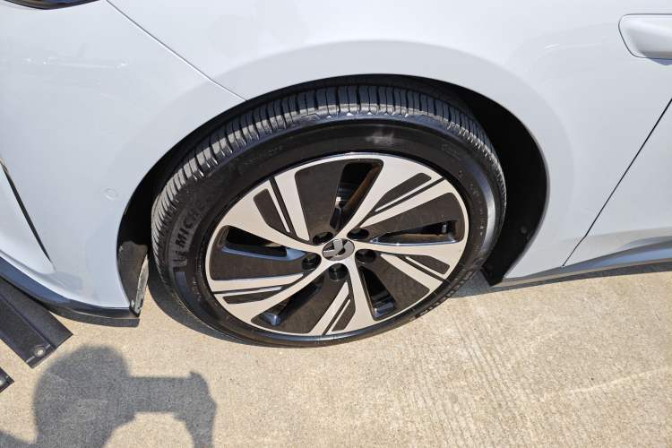 Used Nio ET5 2022 100 kWh Exterior 4