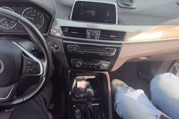 Used BMW X1 2018 xDrive20Li Luxury Edition Audio And AC Panel