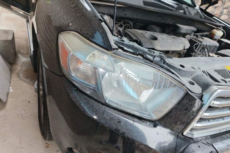 Used Toyota Highlander 2011 2.7L Two-Wheel Drive 7-Seater Luxury Edition
