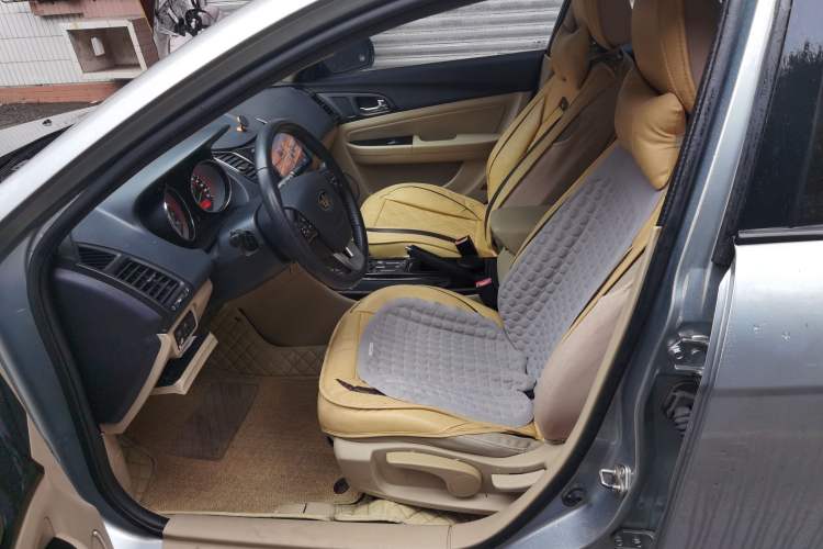 Used Bestune B50 2013 1.6L automatic luxury version Left Front Seat