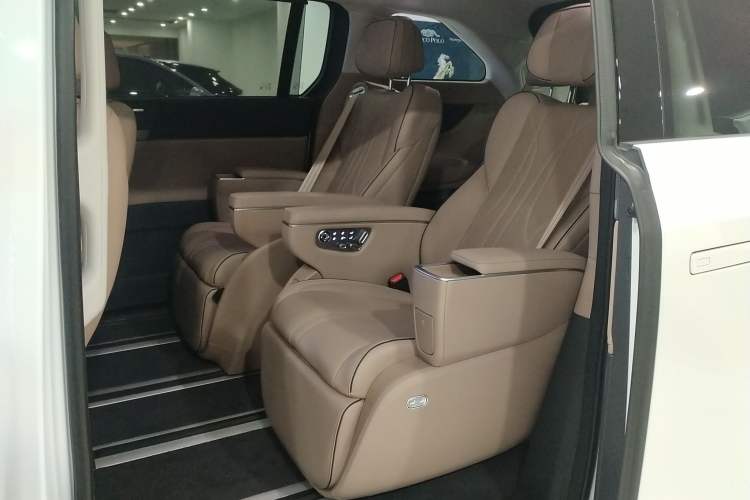 Used XPeng X9 2025 740 Ultra-Long Range Max
