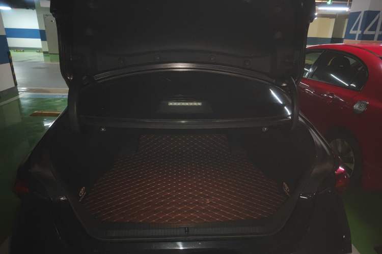 Used Toyota Avalon 2019 2.0L Luxury Edition China VI Standard Trunk