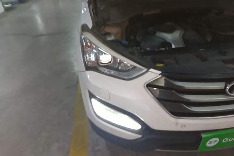 Used Hyundai Santa Fe 2013 2.0T Automatic All-Wheel Drive Top Trim