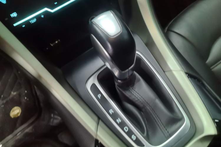 Used Ford Mondeo 2013 2.0L GTDi 200 Fashion Edition Gear Lever
