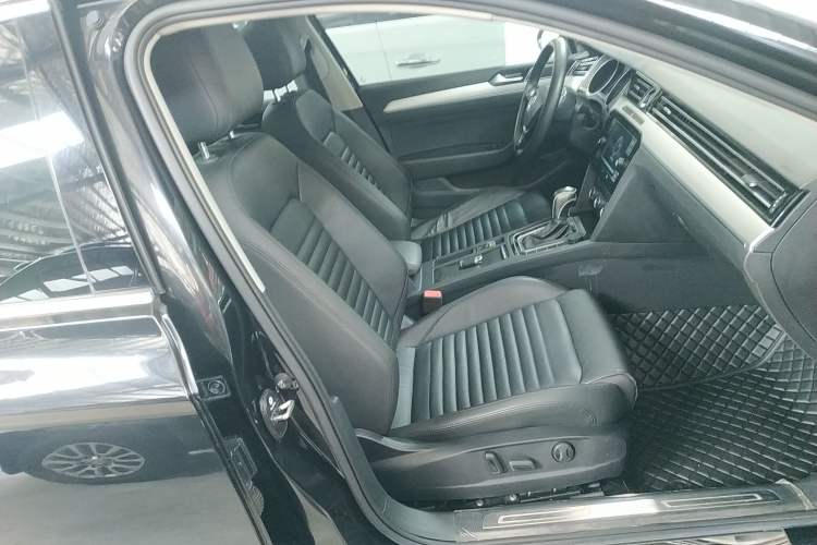 Used Volkswagen Magotan 2019 330TSI DSG Leading Edition China V Standard Right Front Seat