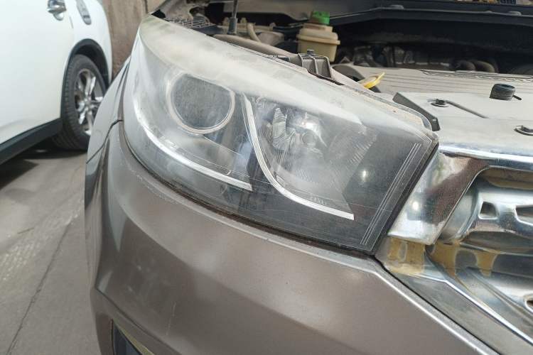 Used Chery Tiggo 3 2014 1.6L CVT ZhiShang Edition Right Front Headlight