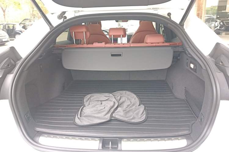 Used Nio EC6 2022 75 kWh Signature Edition Trunk