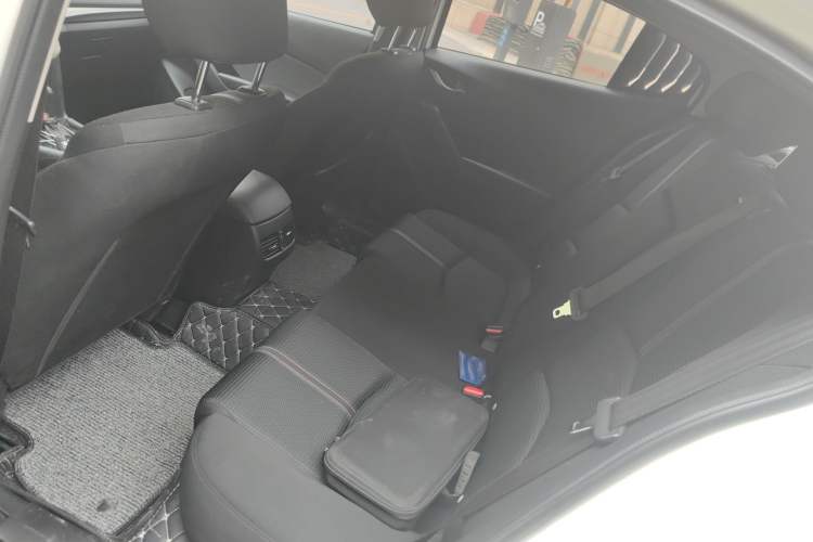 Used Mazda 3 Axela 2017 Hatchback 2.0L Automatic Luxury Model Emission Standard China V Left Rear Seat