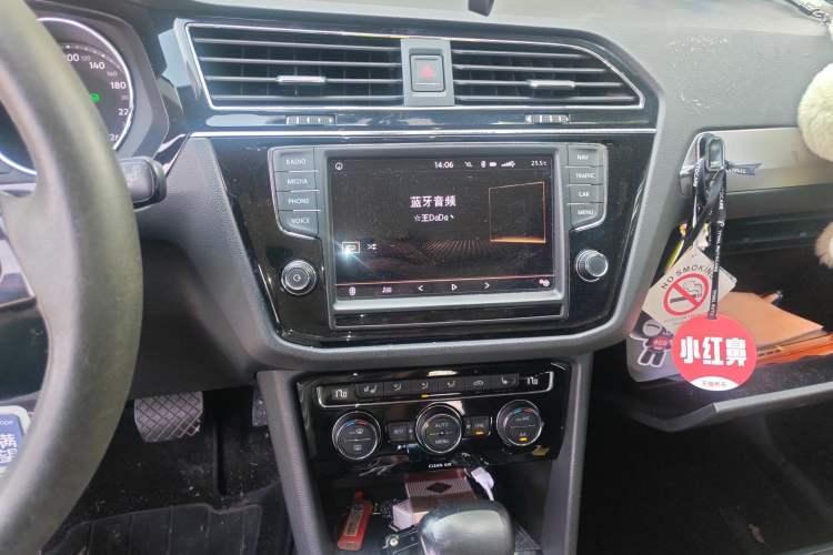 Used Volkswagen Tiguan L 2018 330TSI Automatic Two-Wheel Drive Luxury Edition Audio And AC Panel