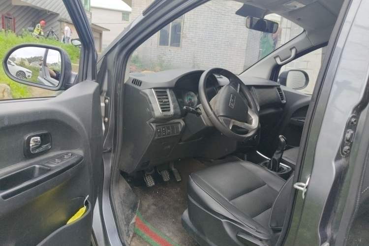 Used Jinbei Gold Hiace 2021 1.5L Passenger Van Travel Lion 6-Seater Driver Seat