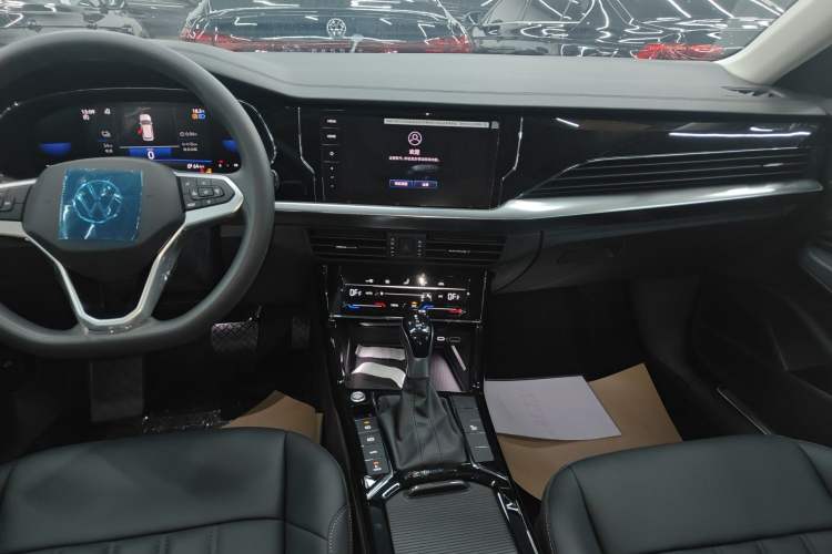 Used Volkswagen Passat New Energy 2025 430 PHEV Hybrid Business Edition Audio And AC Panel