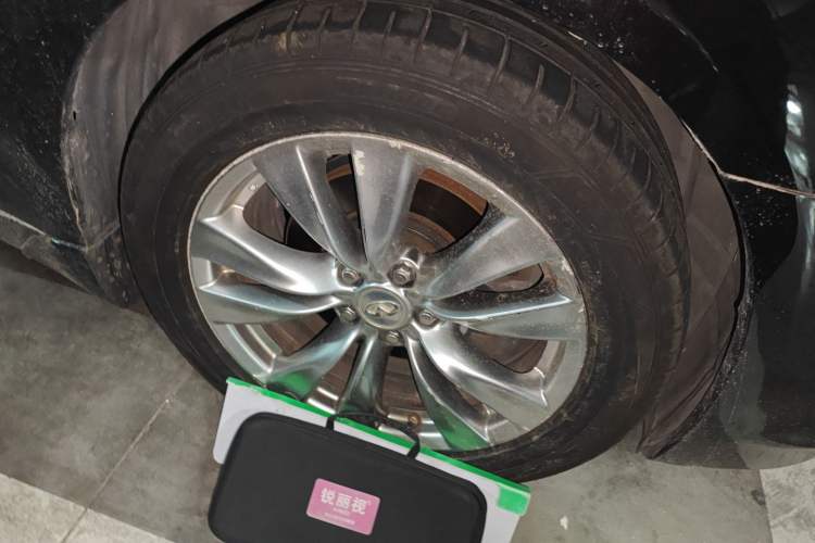 Used Infiniti M Series 2012 M25L Comfort Edition Right Front Wheel Hub