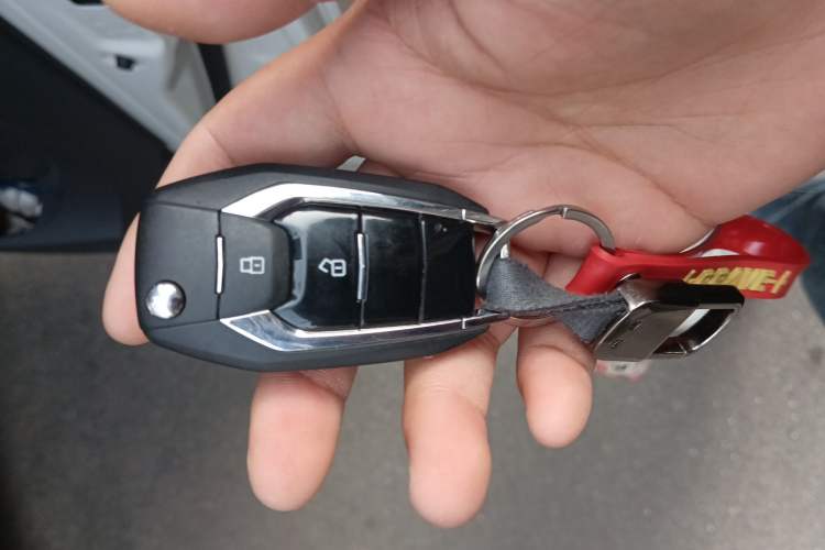 Used SAIC MAXUS G10 2023 2.0T Manual Multi-Function Version Diesel 7 Seats
