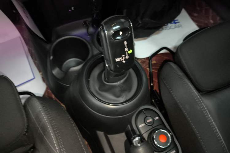 Used MINI 2018 1.5T COOPER Classic Edition Five-Door Version Gear Lever