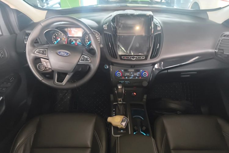 Used Ford Kuga 2019 EcoBoost 180 Two-Wheel-Drive Titanium Plus Model China V Standard Center Console