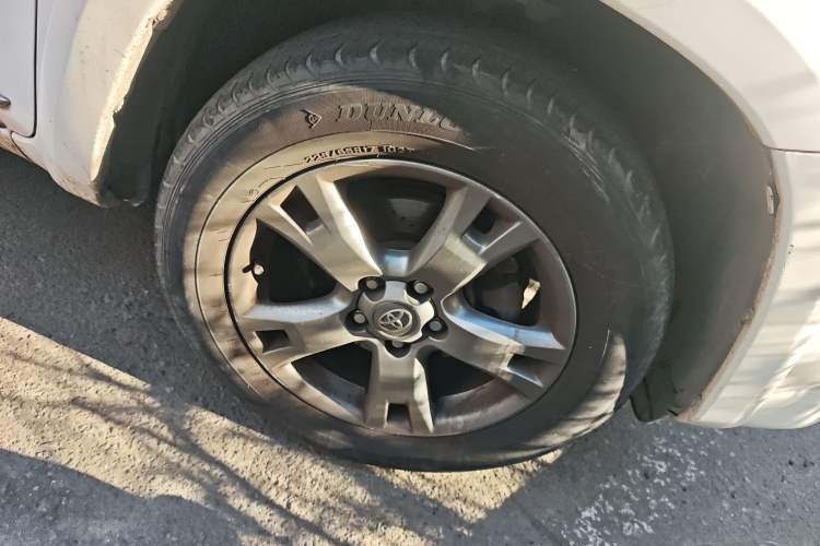 Used Toyota RAV4 2012 Luxurious 2.4L Automatic 4x4 with Stylish Features
