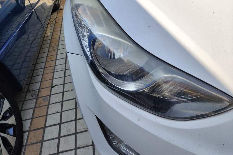 Used Hyundai Elantra (5th Generation / Langdong) 2015 1.6L Automatic Luxury Model Right Front Headlight