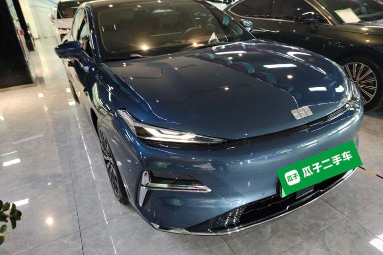 Used Geely Galaxy 8 2025 130km EM-i Flagship Edition Front Right 45 Deg