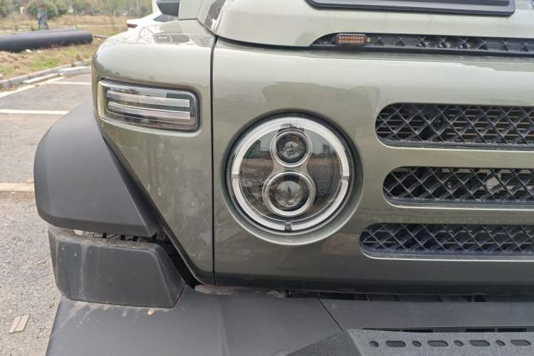 Used 212 T01 2024 2.0T Explorer
