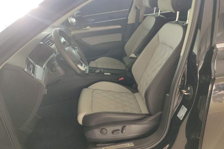 Used Volkswagen Magotan 2023 2 Million Units Limited Edition 330TSI DSG Leading Version Left Front Seat