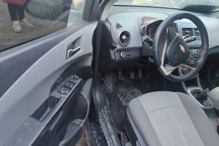 Used Chevrolet Aveo Sonic 2011 Sedan 1.4L Manual Transmission SE