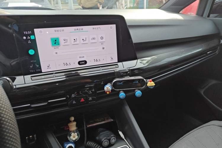 Used Volkswagen Golf 2024 280TSI DSG R-Line 50th Anniversary Edition Audio And AC Panel