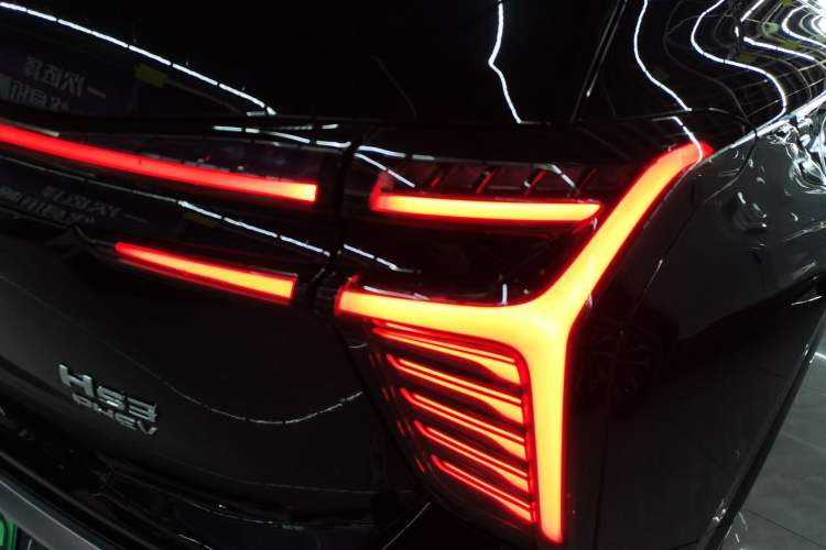Used Hongqi HS3 PHEV 2025 Model 117km Jingwei Edition Right Rear Taillight