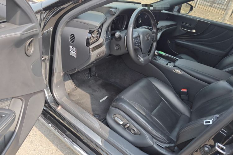 Used Lexus LS 2020 500h Excellence Edition China VI standard Driver Seat