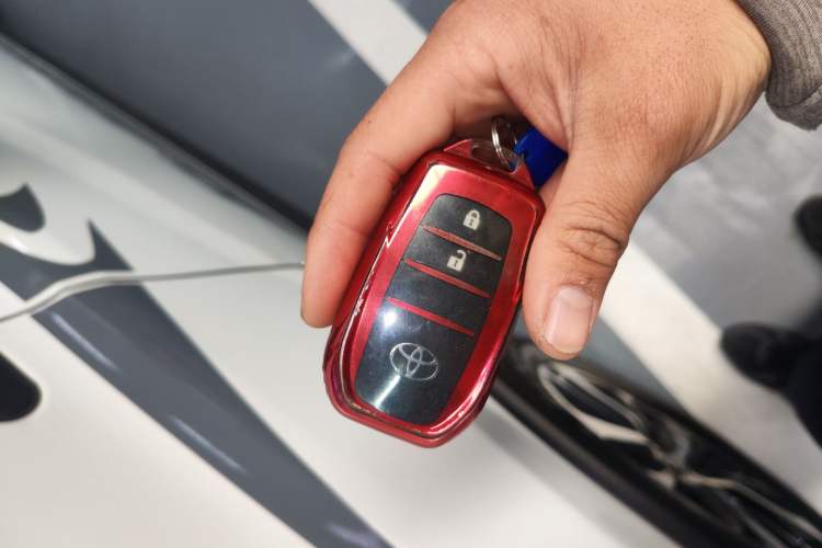 Used Toyota RAV4 2016 2.0L CVT Two-Wheel Drive Fashion Edition China V Standard Interior 1