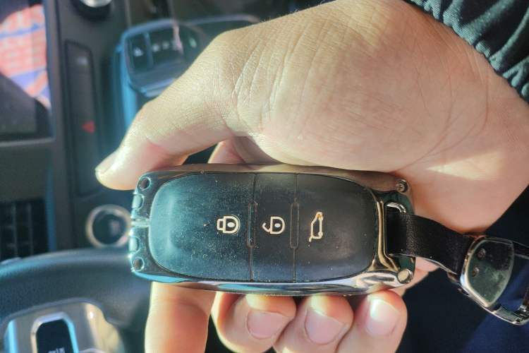 Used JMC Fushun 2023 2.0T Automatic Mid-Range High-Roof Commercial Multi-Purpose 7-Seater Passenger Vehicle