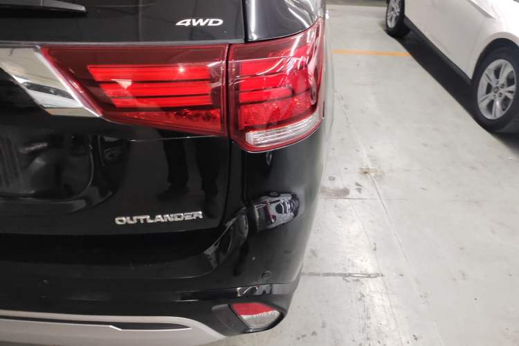 Used Mitsubishi Outlander 2021 2.4L 4x4 Zhi Xiang Edition 7 Seats