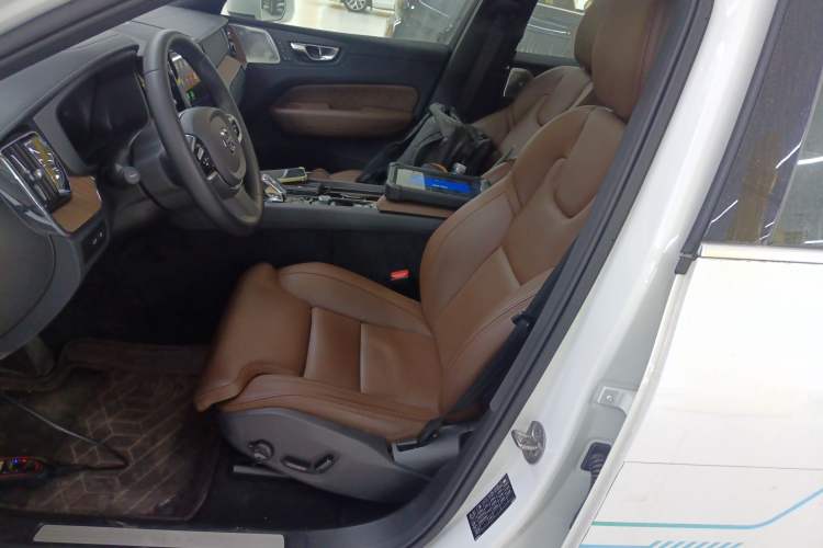 Used Volvo XC60 New Energy 2025 Plug-in Hybrid Long-Range All-Wheel Drive Smart Luxury Edition Left Front Seat