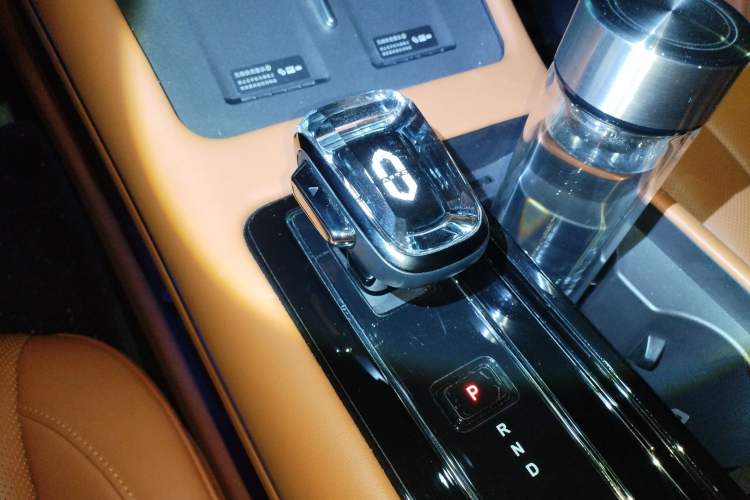 Used Hima AITO M7 2024 1.5T Intelligent Drive Rear-Drive Ultra Version 5 Seats Gear Lever