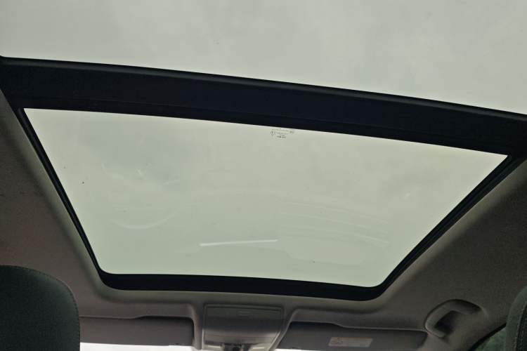 Used Volkswagen Tiguan L 2023 300TSI Automatic Two-Wheel Drive Smart Edition
