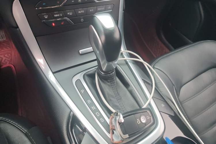 Used Ford Edge 2018 EcoBoost 245 Two-Wheel-Drive Titanium 7-Seater China VI Standard Gear Lever