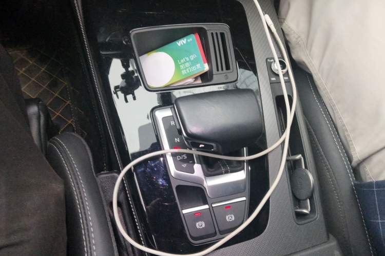 Used Audi Q5L 2023 40T Luxury Dynamic Model Gear Lever