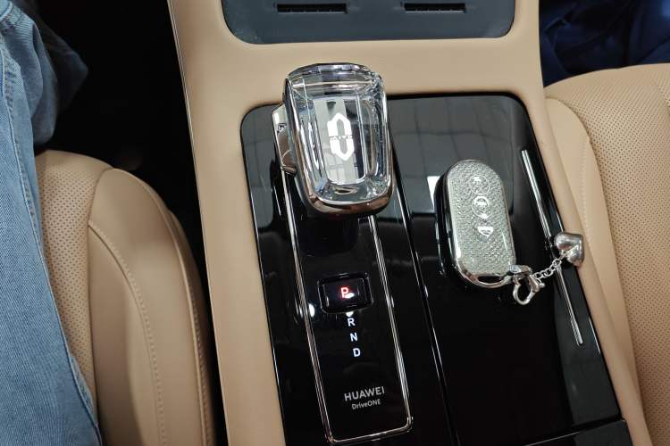 Used Hima AITO M7 2024 1.5T Intelligent Driving Rear-Drive Max Edition 6 Seats Gear Lever