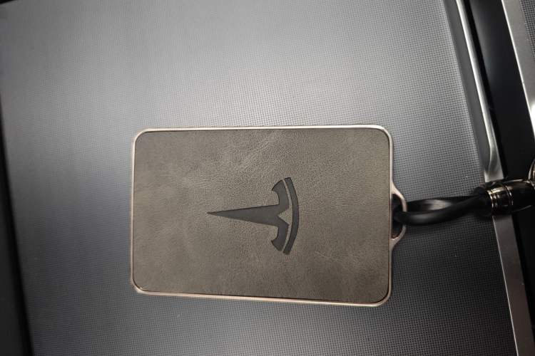 Used Tesla Model Y 2025 Rear-Wheel-Drive Version Vehicle Key