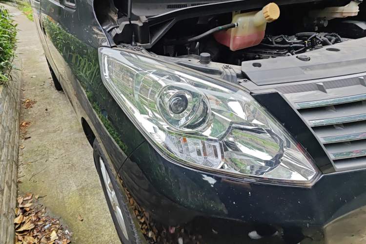 Used FORTHING Lingzhi PLUS 2021 2.0L Manual Luxury 9-Seater Right Front Headlight