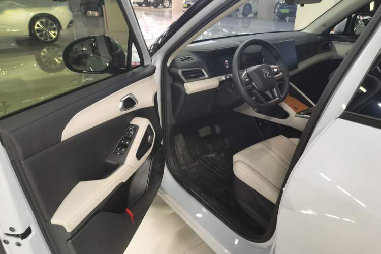 Used BYD Yuan UP 2025 Intelligent Driving Version 401 KM Dynamic Edition