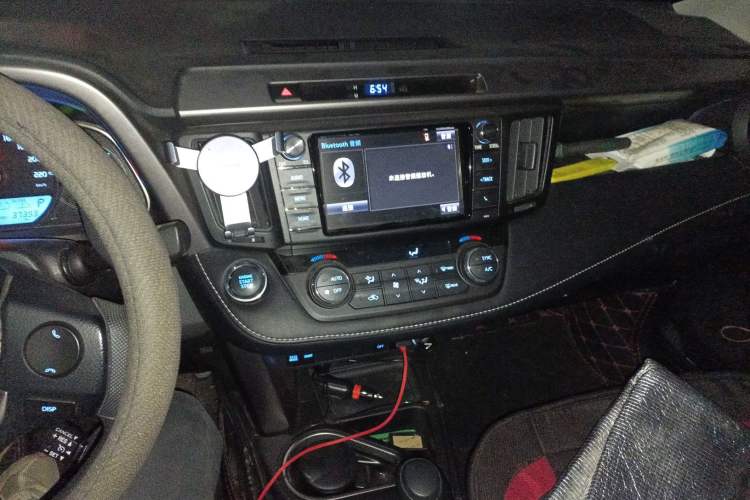 Used Toyota RAV4 2019 2.0L CVT Two-Wheel Drive Luxury Version China VI Standard
