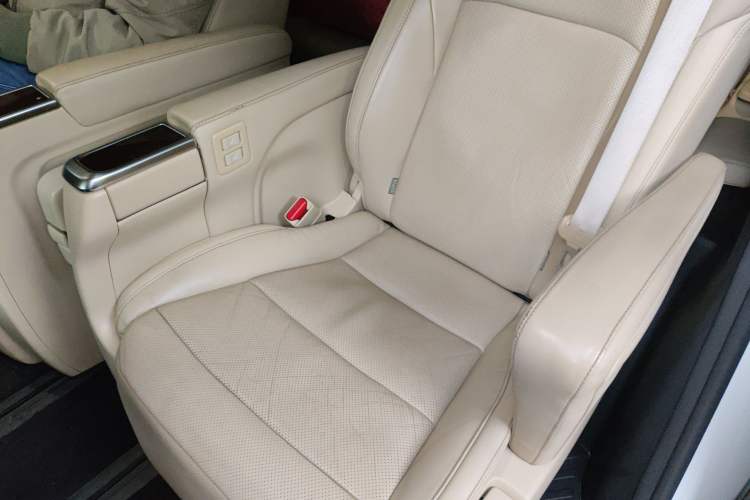 Used Toyota Alphard 2015 3.5L Luxury Edition