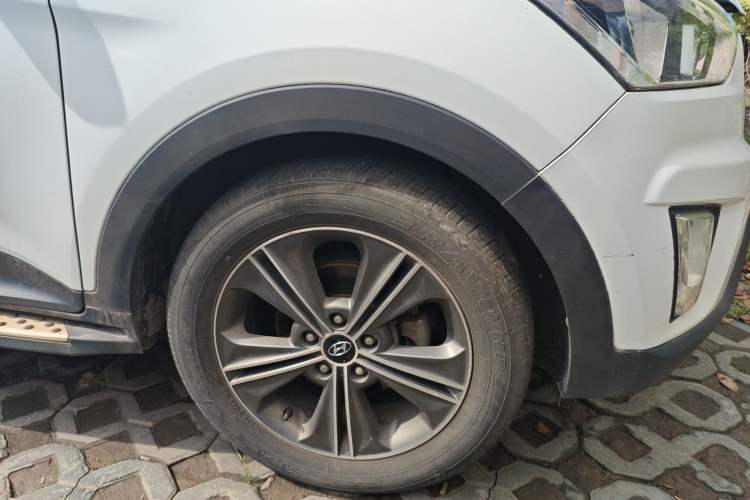 Used Hyundai ix25 2015 1.6L Automatic Two-Wheel Drive Smart GLS Trim Right Front Wheel Hub
