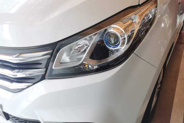 Used SAIC MAXUS G10 2021 2.0T Automatic Elite Edition Gasoline 7-Seater Left Front Headlight