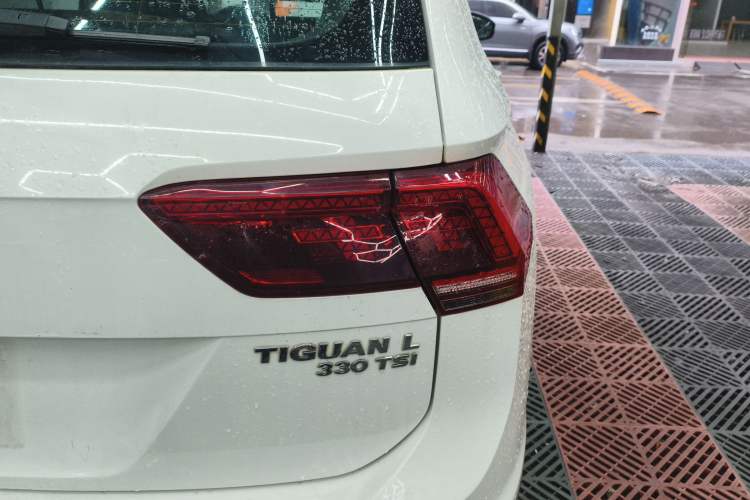 Used Volkswagen Tiguan L 2017 330TSI Automatic Two-Wheel Drive Flagship Edition Right Rear Taillight