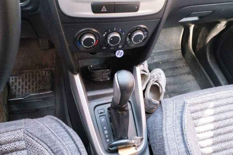 Used Suzuki Vitara 2016 1.4T Automatic Two-Wheel Drive Elite Model Gear Lever