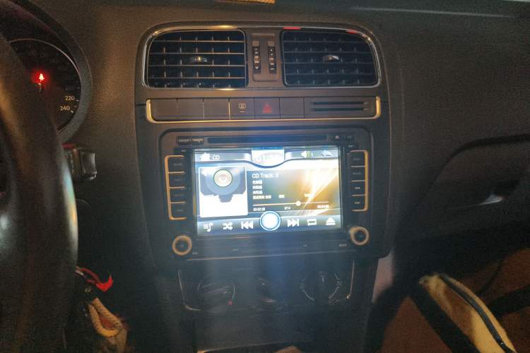 Used Volkswagen Polo 2016 1.6L Automatic Comfort Model Audio And AC Panel