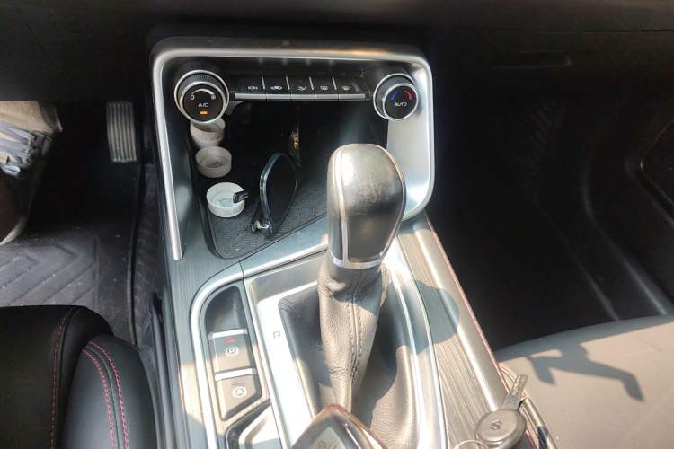 Used Geely Auto Binray 2018 14T CVT Binyi Edition Gear Lever