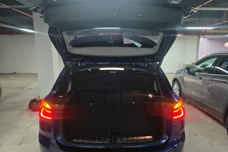 Used BMW X1 2018 sDrive20Li Leading Model Trunk